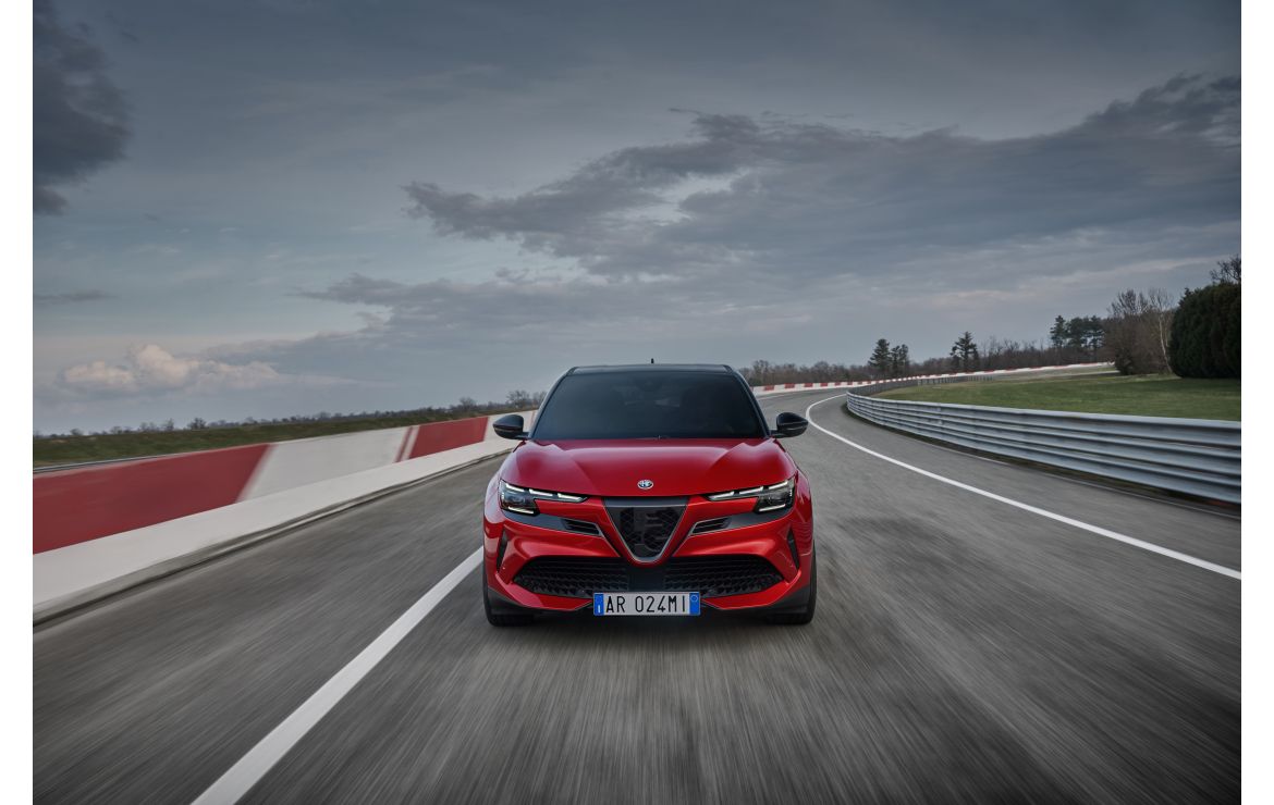 Alfa Romeo Junior Veloce Debutta Con Il Nuovo Motore Elettrico Con Cv Di Potenza Mito